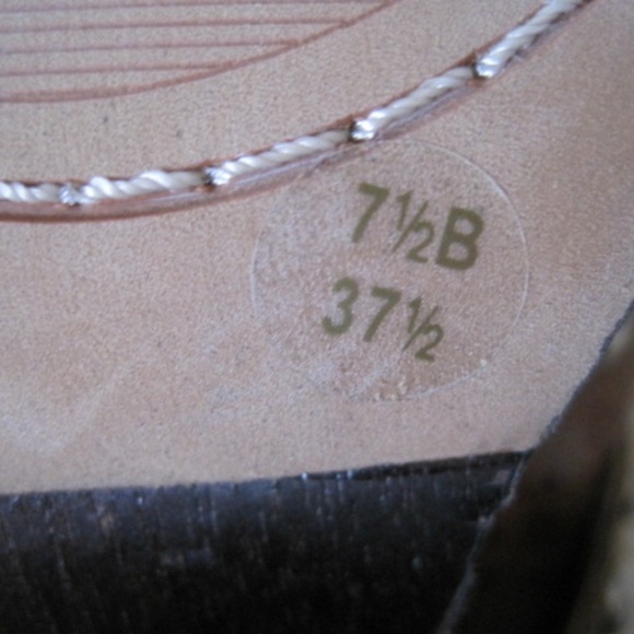 Vince Camuto Christie Crackled Leather Clogs - Picture 11 of 12